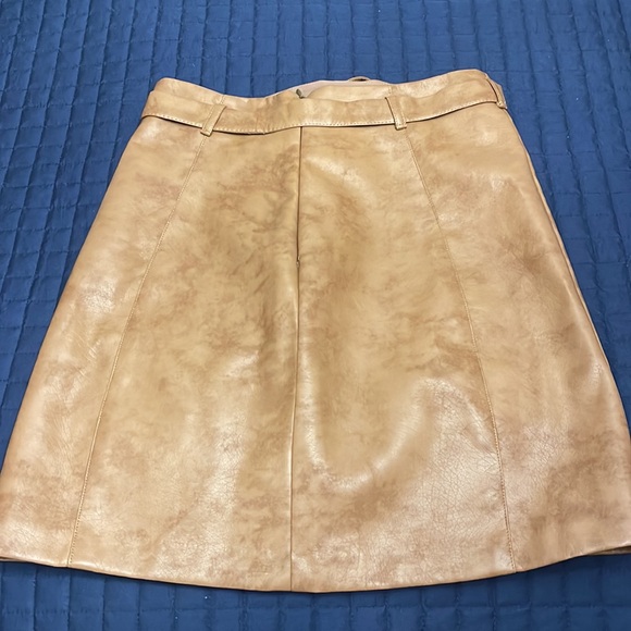 Brown leather skirt with front tie - Picture 2 of 3